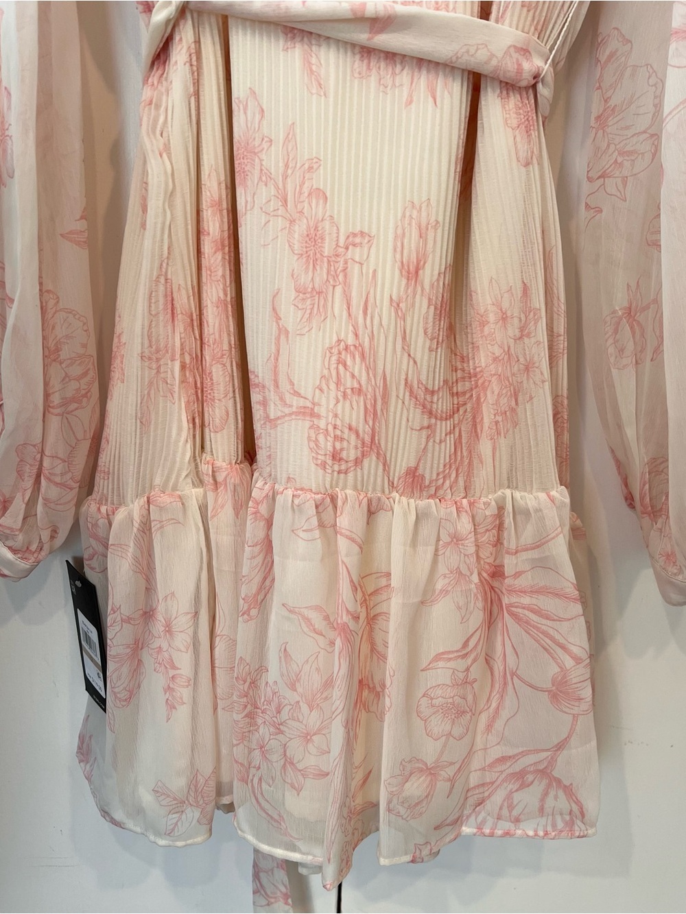 NWT BCBG coquette Floral Chiffon Mini Pleated Long Sleeve Tie Waist Romantic - Picture 14 of 14